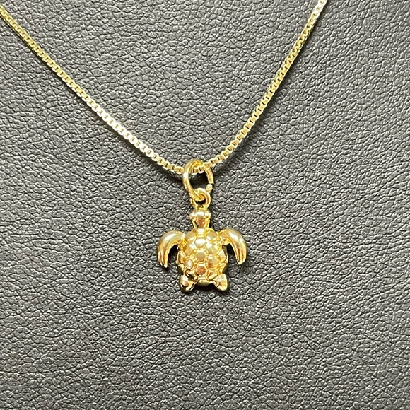 Clovis & Me Jewelry - GOLD PLATED TURTLE CHARM NECKLACE